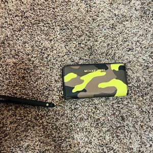 Michael Kora camo wallet